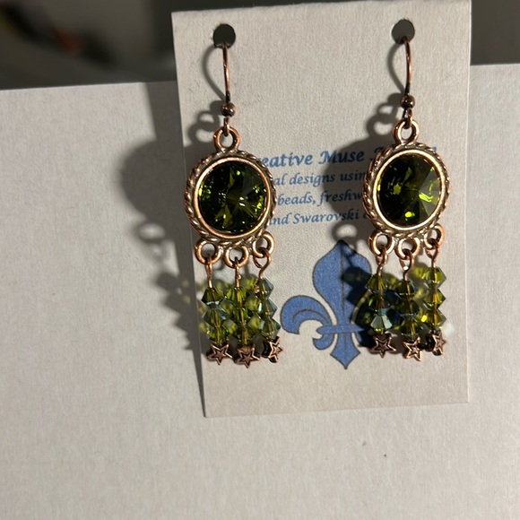Earrings with Swarovksi Olivine crystal and copper findings with star detail - Picture 1 of 2